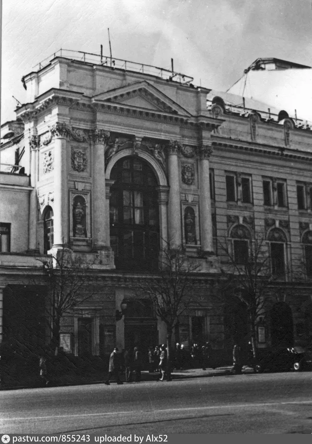 Площадь Свердлова. Центральный Детский театрр