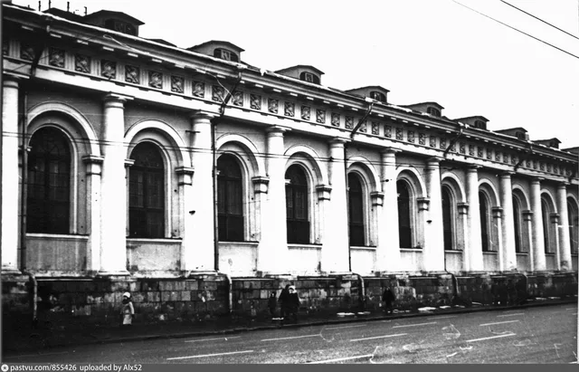 Манежная улица. Манеж