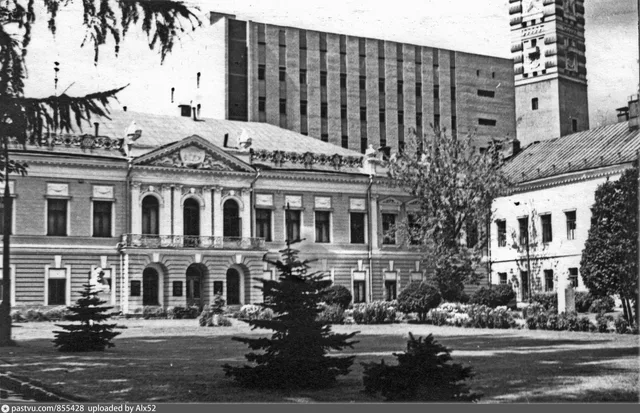 Улица Маркса и Энгельса, 3/5. Музей К. Маркса и Ф. Энгельса