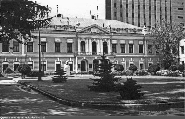 Улица Маркса и Энгельса, 3/5. Музей К. Маркса и Ф. Энгельса