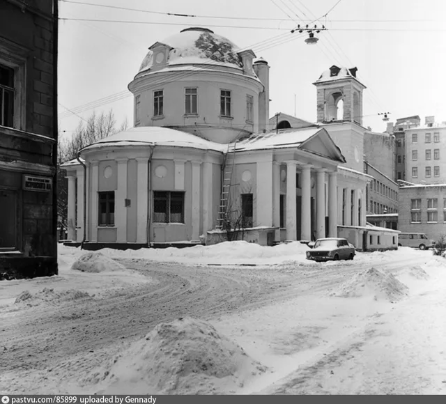 Церковь Успения на Могильцах