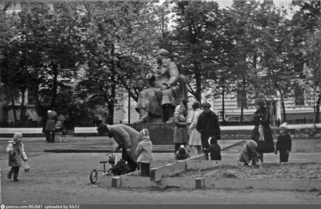 Памятник И. А. Крылову