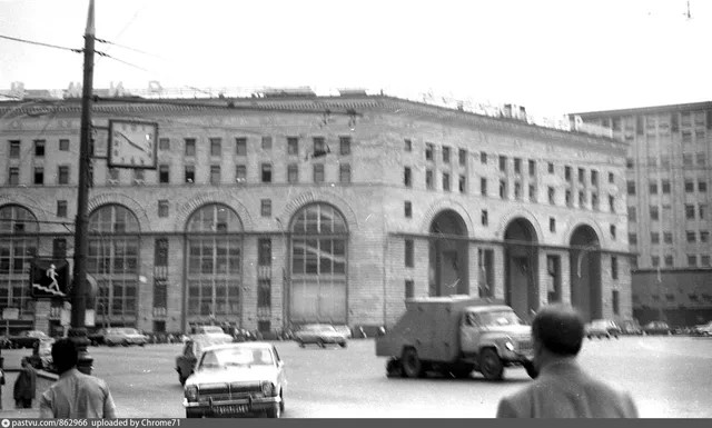 Площадь Дзержинского (Лубянская), магазин "Детский мир"