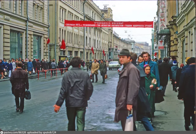 Никольская улица (в то время - 25 октября)