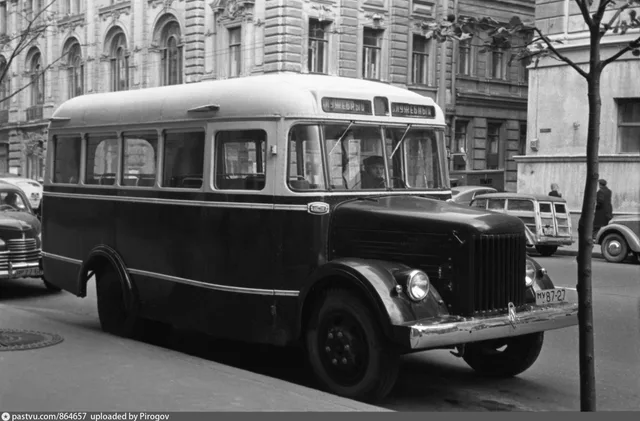 Автобус ГЗА-651 на Неглинной улице