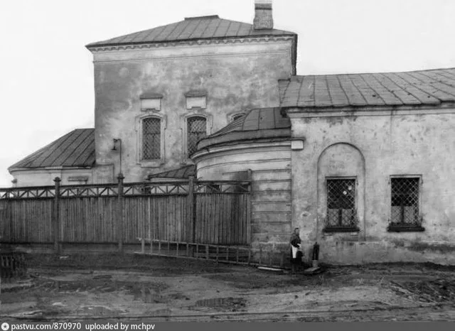 1-й Голутвинский переулок. Церковь Николая Чудотворца в Голутвине