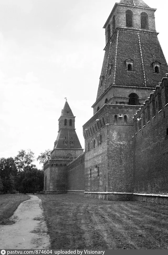 Первая Безымянная и Тайницкая башни