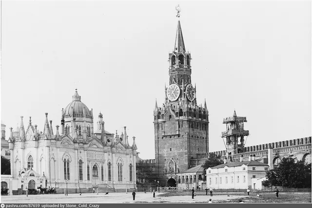 Вид на Церковь Екатерины и Спасскую башню HD