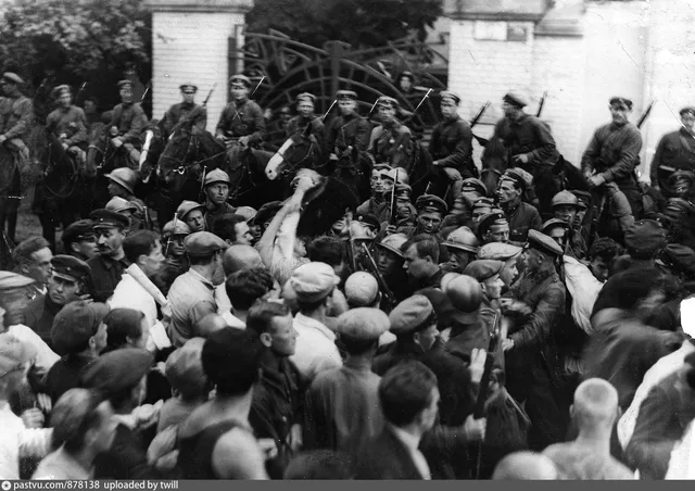 Демонстрация перед посольством Китая в Москве
