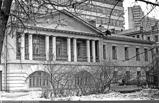 Суворовский бульвар, 7