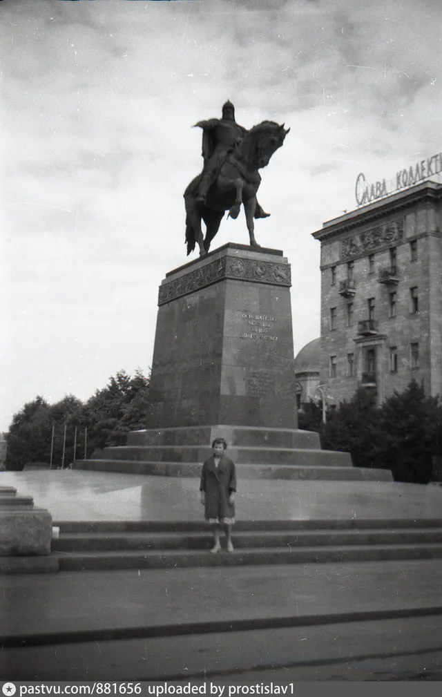 Памятник Юрию Долгорукому