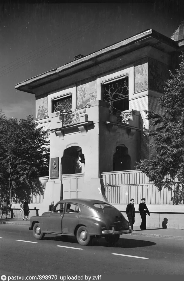 Только Горький и никаких Рябушинских