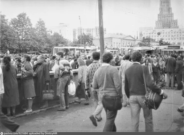 22.08.1991. Люди на Новинском бульваре