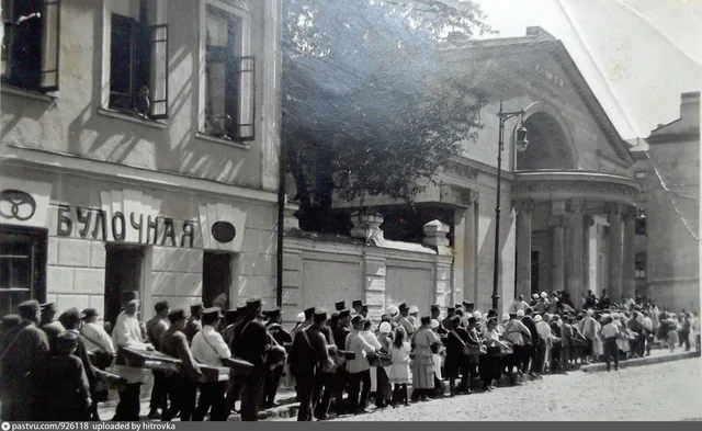 Съёмки фильма "Папиросница от Моссельпрома" у кинотеатра "Колизей"