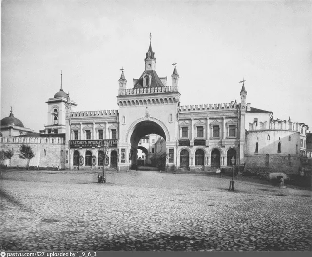 Третьяковский проезд в Китай-город
