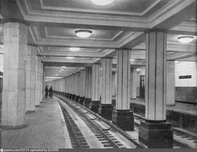 Станция метро «Улица Коминтерна» ("Калининская", "Александровский сад")
