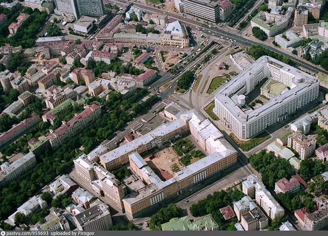 Арбатская площадь