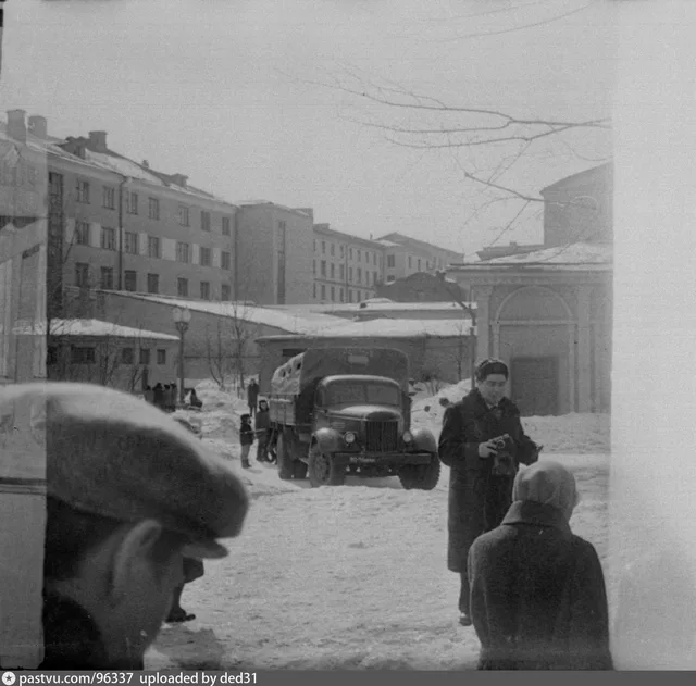 В саду «Аквариум». Большая Садовая улица