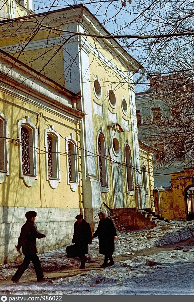 Церковь святителя Николая Чудотворца, что в Звонарях - улица Жданова (Рождественка), дом 15/8 стр. 3