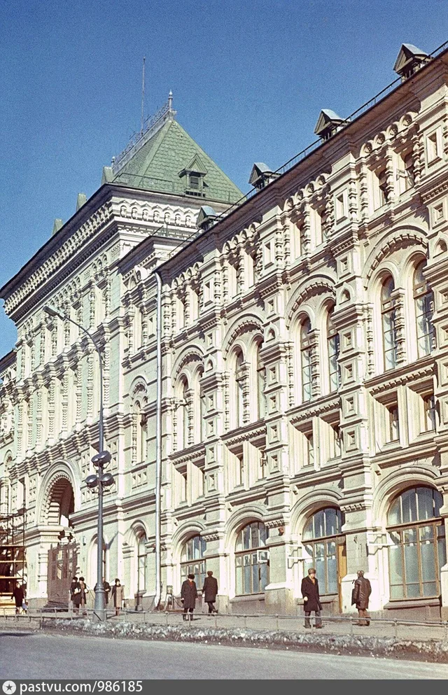 Средние торговые ряды (Красная пл., 5)