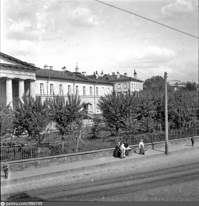 Вдовий дом на Кудринской площади (архитектор Жилярди)
