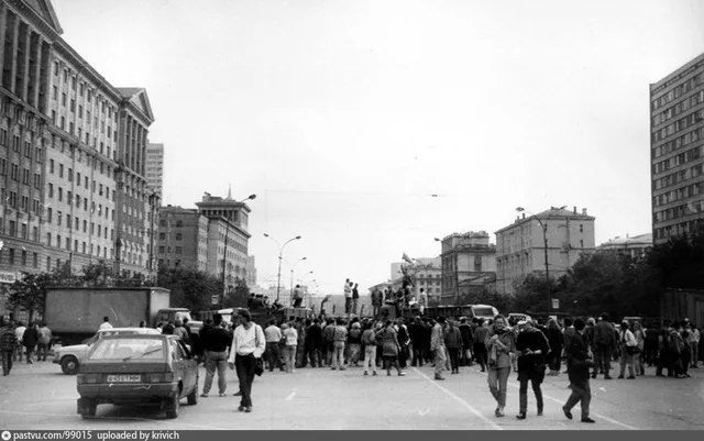 Баррикада на Новинском бульваре